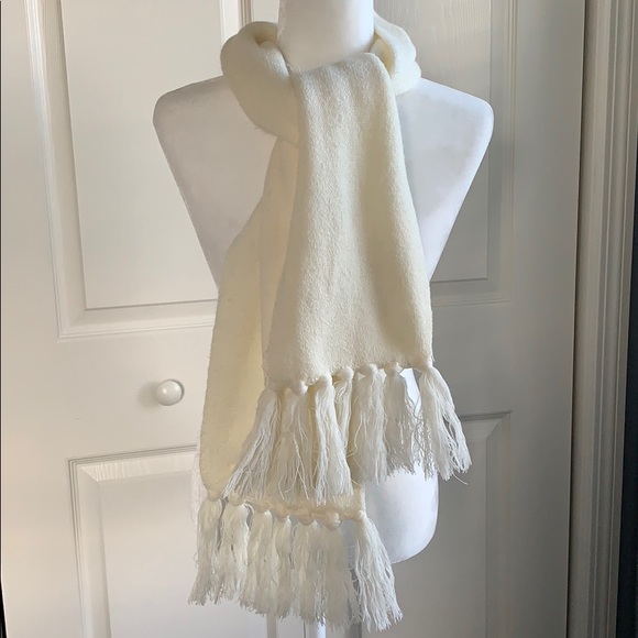 Scarf. NWOT - Picture 2 of 8